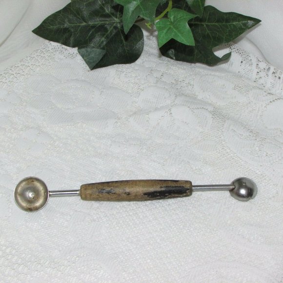 VINTAGE Garnishing Tool MELON BALLER Black Wood Handle Gadget Chippy Paint - Picture 3 of 4